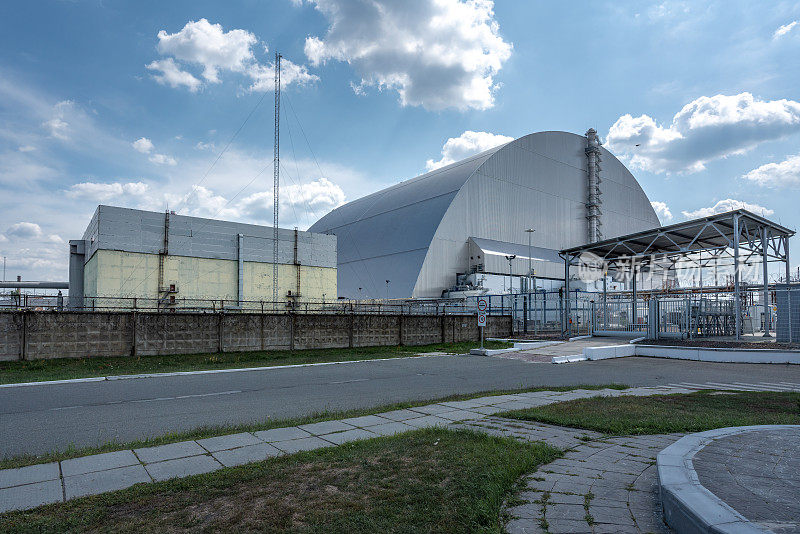 新的安全限制(石棺)在切尔诺贝利核电站4号反应堆- 1986年灾难的地方-切尔诺贝利禁区，乌克兰